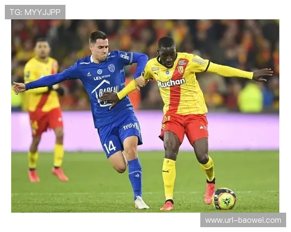 洛里昂主场雨战，场地条件成战术执行变数